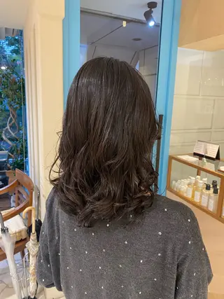 セミロング パーマ 三代 ゆりあのヘアスタイル