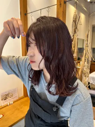 セミロング カラー ENIF ツキのヘアスタイル