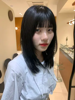 ミディアム カラー yiye shioriのヘアスタイル