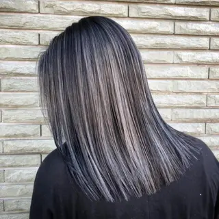 セミロング 𝐍𝐄𝐎 𝐉𝐔𝐑𝐈のネイルデザイン