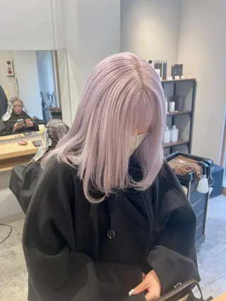ミディアム カラー ブリーチ毛の縮毛矯正 ハイトーン/岡本智樹のヘアスタイル