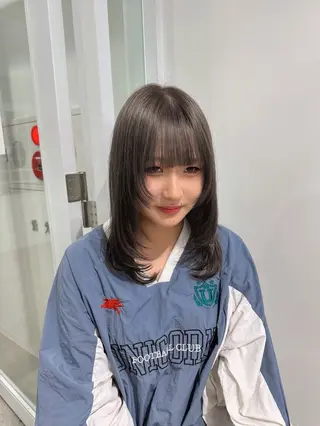 ミディアム カラー 暗髪🩶ラベンダー/ ブルー/ユウナ🤍のヘアスタイル