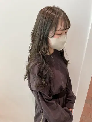 セミロング カラー 片岡 由依のヘアスタイル