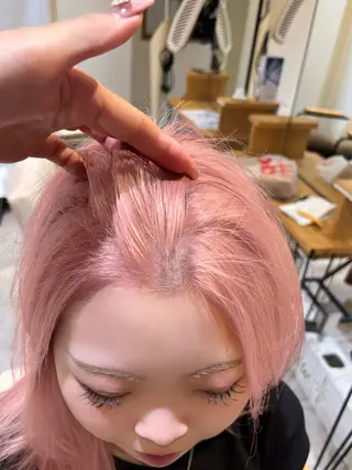 ロング カラー 肌に馴染むハイトーン /ミルクティーカラーのヘアスタイル
