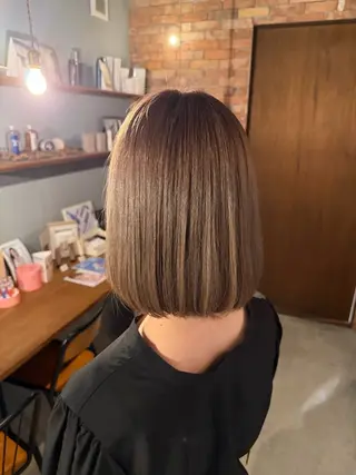 カラー yuto /ブリーチ /艶カラー/縮毛矯正のヘアスタイル