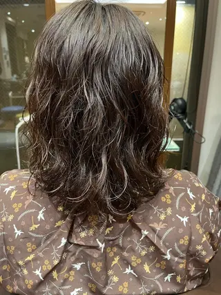 ミディアム パーマ 梅本 佳容子のヘアスタイル