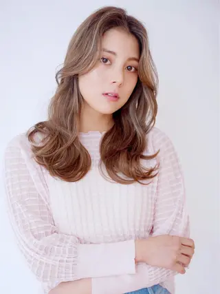 セミロング カラー 小顔レイヤー/ ベージュ🤍Rieのヘアスタイル