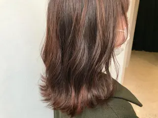 ミディアム カラー 辻本 夏子のヘアスタイル