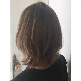 ミディアム カラー fio マナミのヘアスタイル