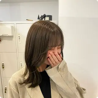 ミディアム カラー H梅田 / 811 堀本菜奈のヘアスタイル
