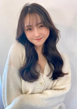 セミロング カラー 大人可愛いレイヤー 大田のヘアスタイル