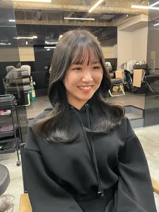 セミロング 伊藤 莉奈　韓国ヘアのヘアスタイル