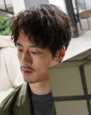 ショート メンズ 縮毛矯正をしている人 のためのカラーのヘアスタイル