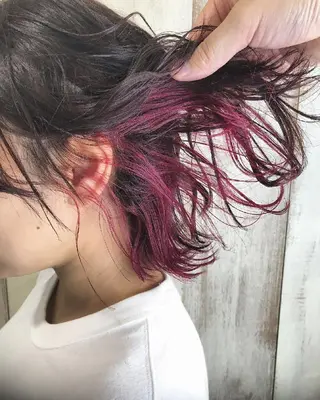 ミディアム カラー AnFye une qatllのヘアスタイル