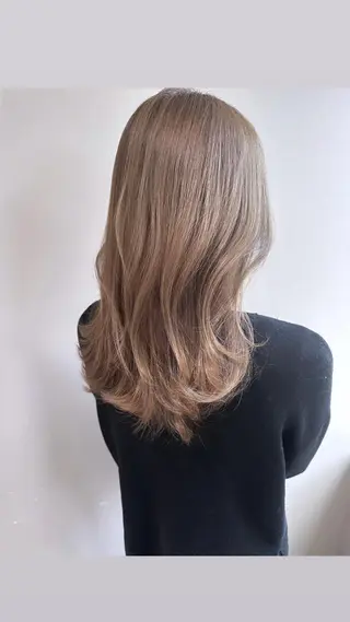 セミロング カラー 平尾 樹里のヘアスタイル