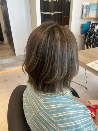 ミディアム カラー AKI 🐉のヘアスタイル
