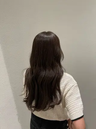 ロング カラー momb 折戸結菜のヘアスタイル