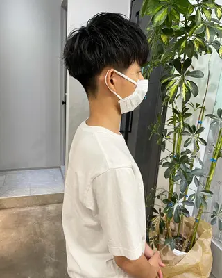 メンズ 顔まわりレイヤー デザインカットのヘアスタイル