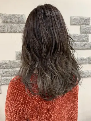 セミロング カラー 薄田 珠美のヘアスタイル