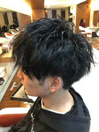 ショート メンズ 塩谷黎✨イルミナ カラーメンズパーマ✨のヘアスタイル