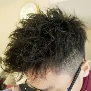 ショート パーマ メンズ 内村 純也のヘアスタイル