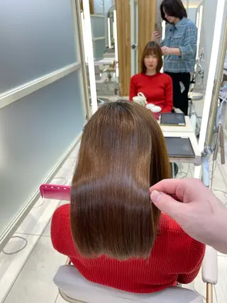 セミロング 𝐑𝐞𝐨/透明感 𝐜𝐨𝐥𝐨𝐫のヘアスタイル