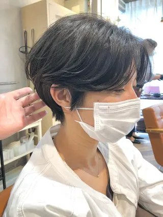 ショート コテ巻き風パーマ /志村大成のヘアスタイル