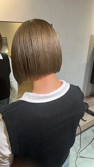 ショート カラー SCENEbyRAD helmのヘアスタイル