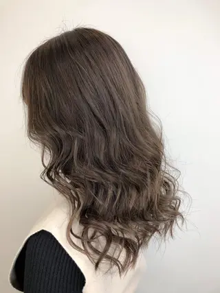 セミロング カラー 【透明感、艶髪】西村 有司のヘアスタイル