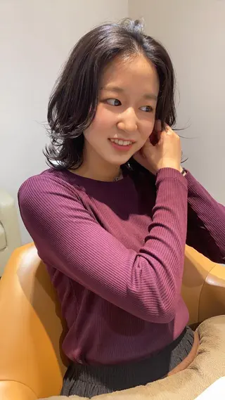 ミディアム カラー パーマ ヘアアレンジ メンズ キッズ ネイル マツエク・マツパ 韓国🇰🇷レイヤー カットオリーブカラーのヘアスタイル