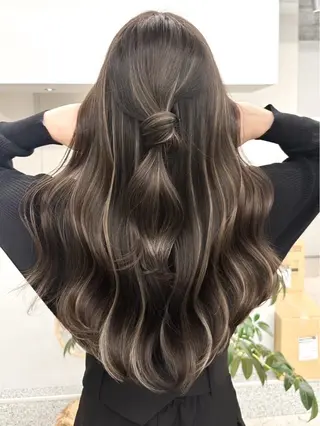 ミディアム 市毛 結菜のヘアスタイル