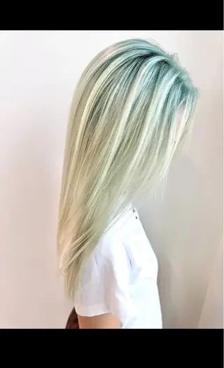 ミディアム 平塚/顔周りレイヤー /寒色/きゅうとのヘアスタイル