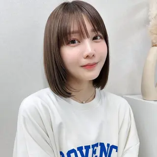 ミディアム レイヤー・カット モデル・透明感カラーのヘアスタイル