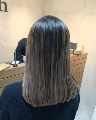 ミディアム カラー リサ tonieのヘアスタイル