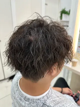 パーマ メンズ 伊佐 愛のヘアスタイル
