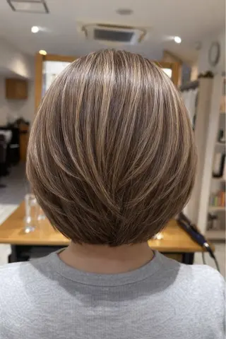 ショート カラー レイヤー/透明感 HIRARIのヘアスタイル