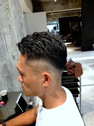 メンズ 縮毛矯正セミナー講師 ヨコモリユウキのヘアスタイル