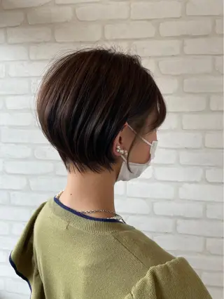 ショート カラー 石崎 真維のヘアスタイル