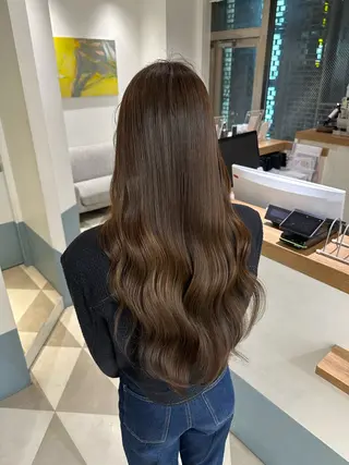 ロング カラー 安丸 結夏のヘアスタイル