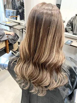 セミロング KYOKO 【Bear】のヘアスタイル