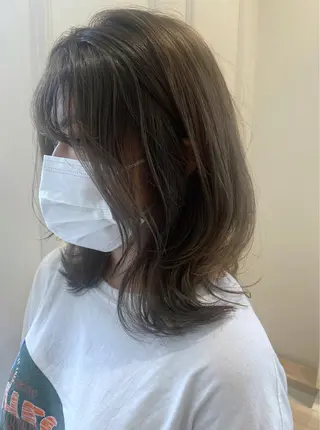ミディアム カラー 小顔レイヤー/ ベージュ🤍Rieのヘアスタイル