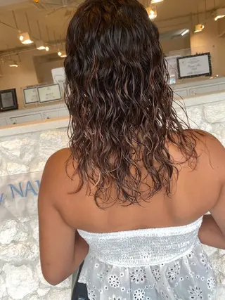 ロング パーマ 饒平名 知也のヘアスタイル