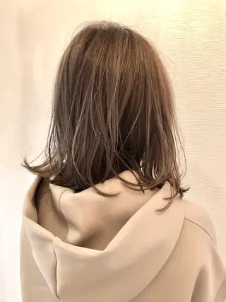 ミディアム カラー 平川 友希子のヘアスタイル