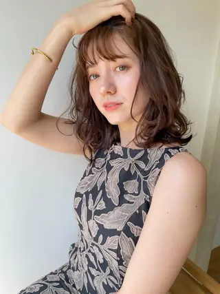 セミロング カラー 太田ありさ クリーミーヘアカラーのヘアスタイル