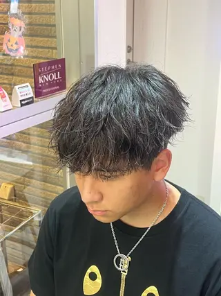 パーマ メンズハイトーン 北斗💍レイヤーのヘアスタイル