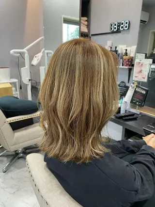 ミディアム カラー FAVORE 【ファヴォーレ】のヘアスタイル