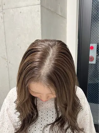 カラー sena⌇ベージュ⌇ ブリーチなしWカラーのヘアスタイル