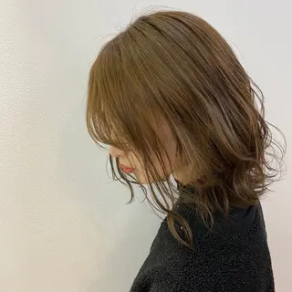 ミディアム カラー 渡邊 唯のヘアスタイル