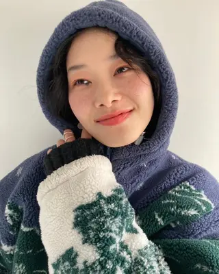 セミロング パーマ 金田 夏野のヘアスタイル