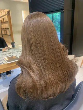 ロング 淡いハイトーンカラー レイヤーカットゆうかのヘアスタイル